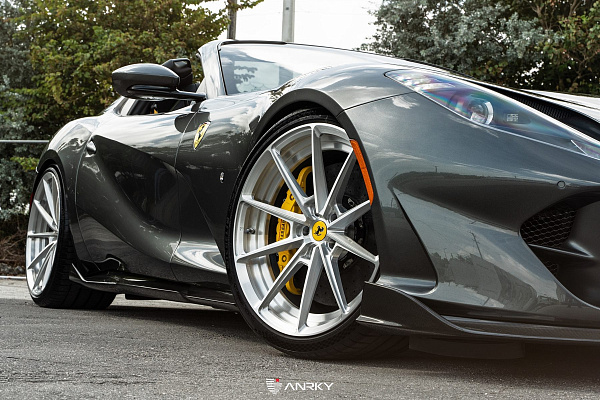 Фото дисков Anrky AN28 Глянцевый лак на Ferrari 812