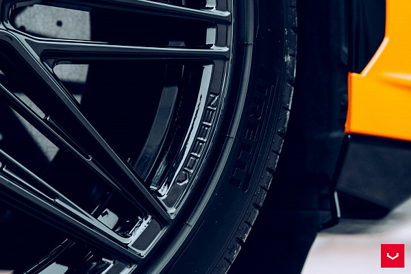 Фото дисков Vossen HF-7 Черный глянец на Lamborghini Urus