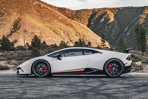 Фото дисков Brixton Forged PF10 Черный сатин на Lamborghini Huracan