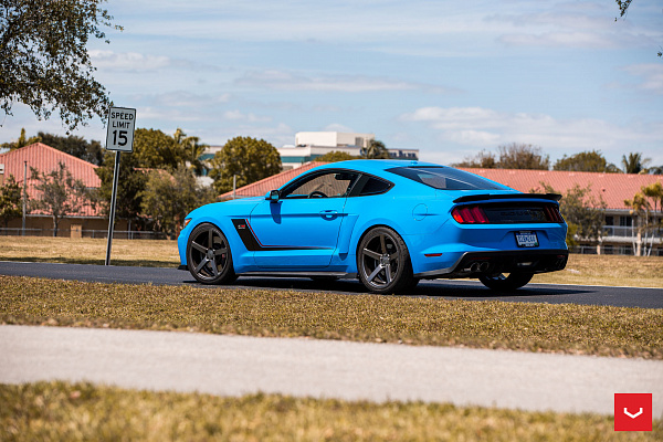 Фото дисков Vossen CV3 Глянцевый графит на Ford Mustang VI