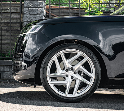Фото дисков Kahn Type 52 RS на Range Rover V