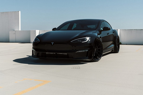 Фото дисков Anrky AN28 Черный глянец на Tesla Model S