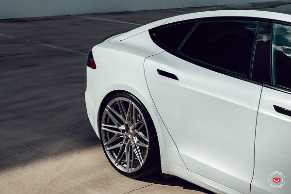 Фото дисков Vossen EVO-5R Глянцевый тонированный лак на Tesla Model S