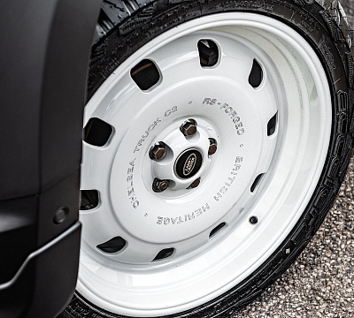 Фото дисков Kahn British Heritage RS на Land Rover Defender II
