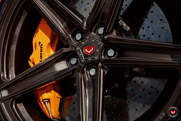 Фото дисков Vossen M-X5 Глянцевый темный лак на McLaren 570S