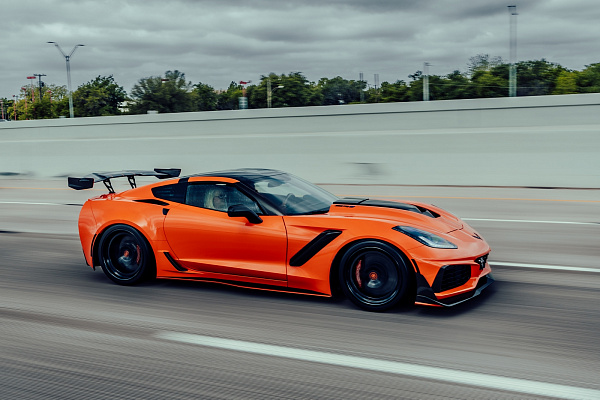 Фото дисков Strasse Wheels SM5R Deep Concave FS Другой цвет на Chevrolet Corvette C7