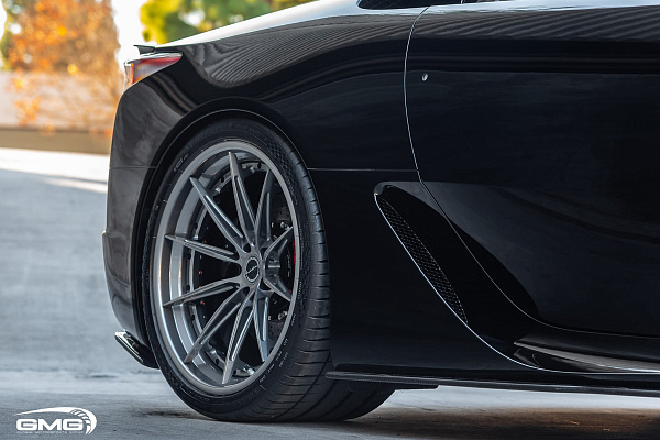 Фото дисков Brixton Forged R11-R Глянцевый графит на Lexus LFA