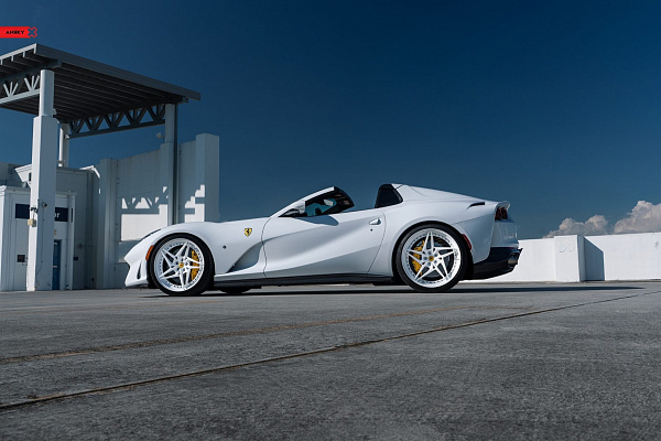Фото дисков Anrky S3-X3 Белый глянец на Ferrari 812
