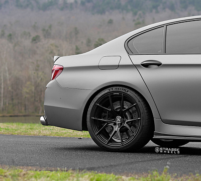 Фото дисков Strasse Wheels SM5R Deep Concave Monoblock на BMW 5/M5 (F10)
