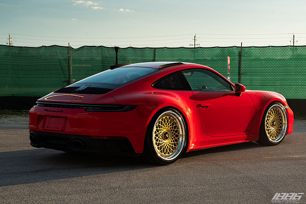 Фото дисков 1886 Wheels S009 Сатиновое золото на Porsche 911 VIII