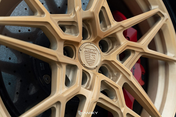 Фото дисков Anrky S1-X2 Сатиновое золото на Lamborghini Huracan