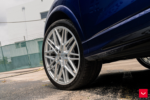 Фото дисков Vossen HF-7 Серебро на Audi Q3 (F3)