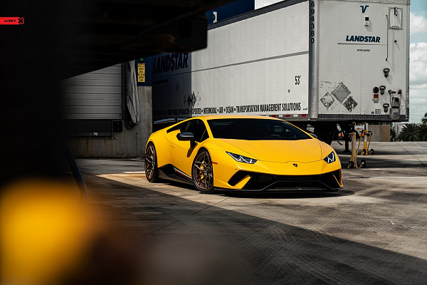 Фото дисков Anrky AN36 Сатиновая темная бронза на Lamborghini Huracan