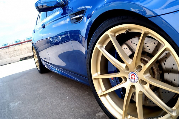 Фото дисков HRE P104 Глянцевое золото на BMW 5/M5 (F10)