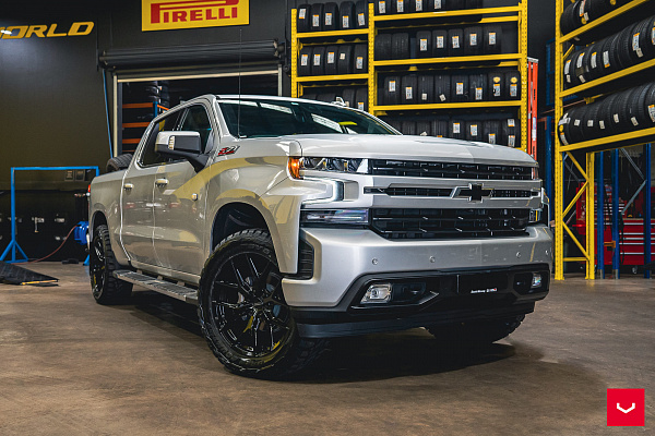 Фото дисков Vossen HF6-4 Черный глянец на Chevrolet Silverado IV