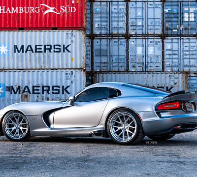 Фото дисков Strasse Wheels SM6R Deep Concave FS на Dodge Viper