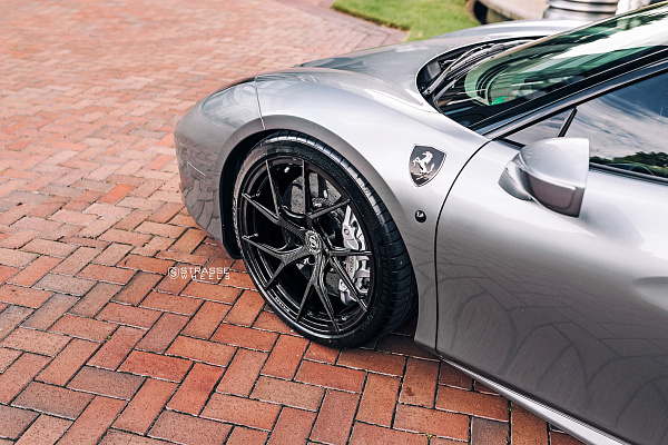 Фото дисков Strasse Wheels SM5RT Deep Concave Monoblock Другой цвет на Ferrari 488