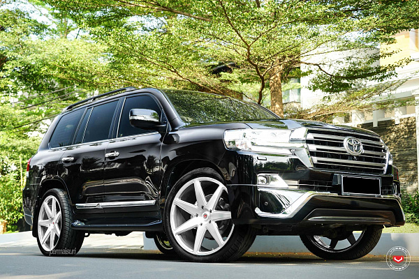 Фото дисков Vossen CG-207 Глянцевый лак на Toyota Land Cruiser 200