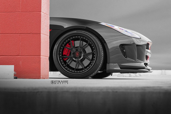 Фото дисков Strasse Wheels SM5R Signature Черный глянец на Jaguar F-Type
