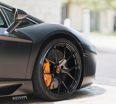 Фото дисков Strasse Wheels SM5R Deep Concave Monoblock на Lamborghini Aventador