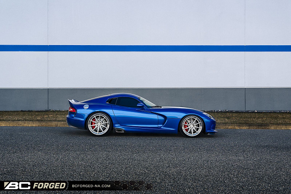 Фото дисков BC Forged HCS04 Глянцевый лак на Dodge Viper