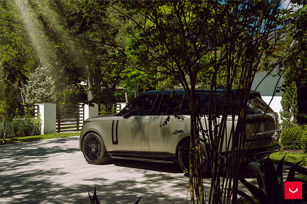 Фото дисков Vossen HF-8 Черный глянец на Land Rover Range Rover V