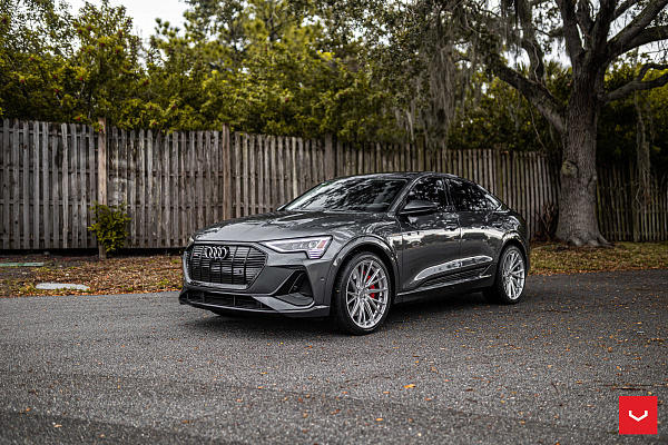 Фото дисков Vossen HF-4T Серебро на Audi E-tron