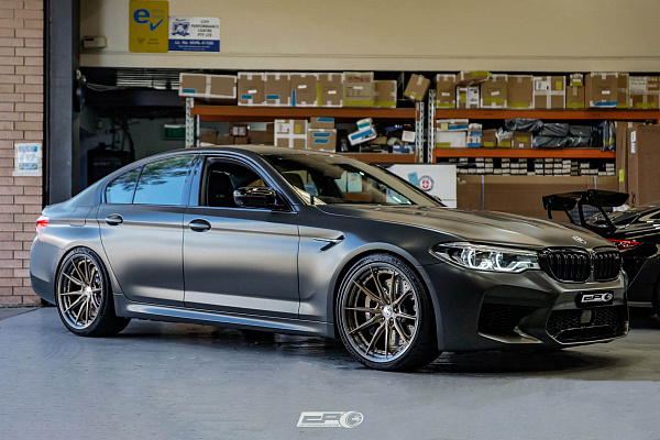 Фото дисков HRE S104SC Глянцевое темное золото на BMW 5/M5 (G30/F90)