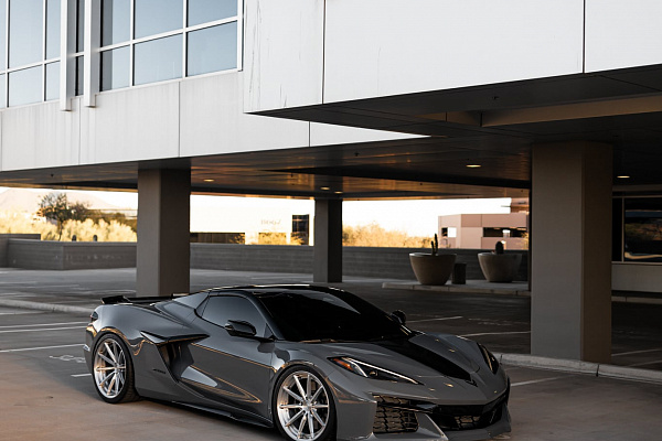 Фото дисков Brixton Forged R11-R Глянцевый лак на Chevrolet Corvette C8