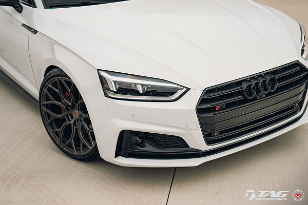 Фото дисков Vossen S17-01 Глянцевый темный лак на Audi A/S/RS 5 (F5)