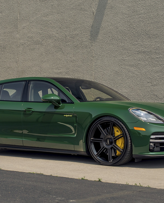 Фото дисков FRA Черный сатин на Porsche Panamera III