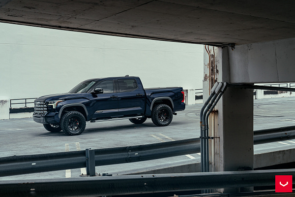Фото дисков Vossen HF6-4 Черный глянец на Toyota Tundra III
