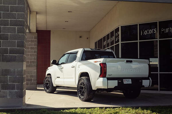 Фото дисков 4PLAY 4P55 Черный глянец на Toyota Tundra III