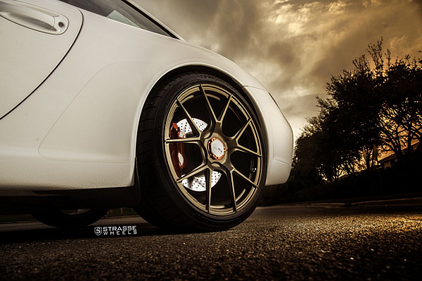 Фото дисков Strasse Wheels SM5R Deep Concave Monoblock Сатиновая темная бронза на Porsche 911 VI