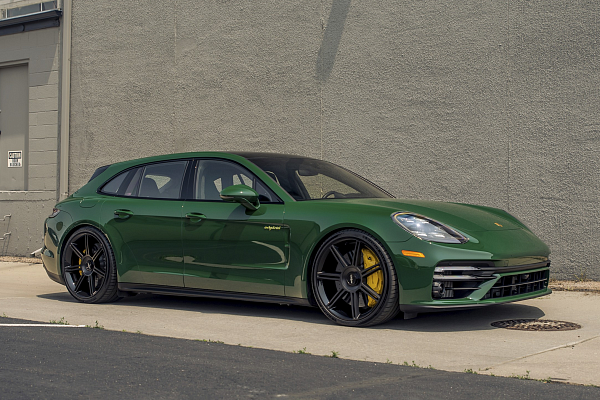 Фото дисков Rotiform FRA Черный сатин на Porsche Panamera III