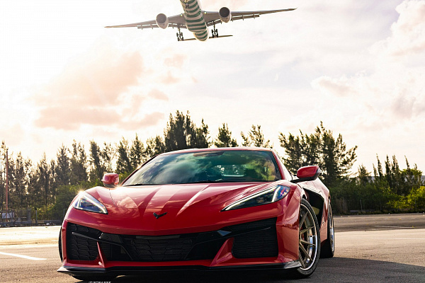 Фото дисков Strasse Wheels SV10 Deep Concave FS Сатиновая шампань на Chevrolet Corvette C8