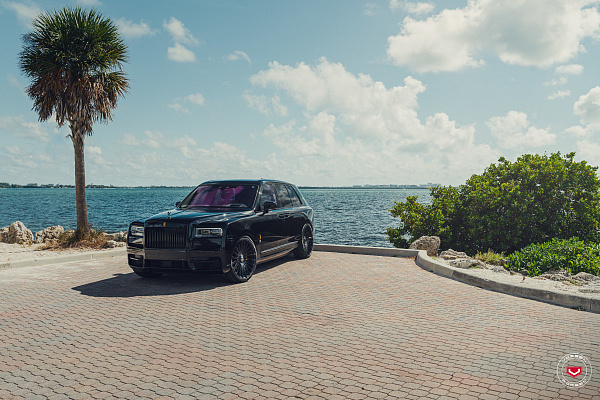 Фото дисков Vossen S17-14 Черный глянец на Rolls-Royce Cullinan