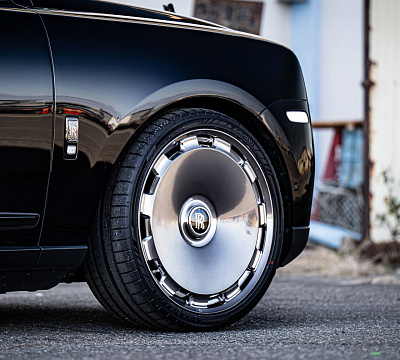 Фото дисков HRE L108M на Rolls-Royce Cullinan