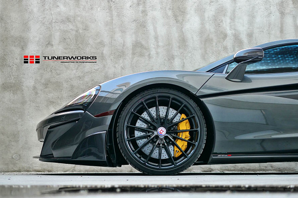 Фото дисков HRE P103 Черный глянец на McLaren 570S