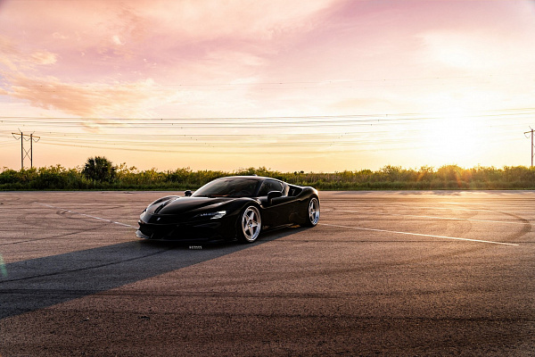 Фото дисков Strasse Wheels F5 Track Глянцевый лак на Ferrari SF90
