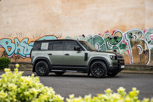 Фото дисков Kahn Kahn RS Черный сатин на Land Rover Defender II