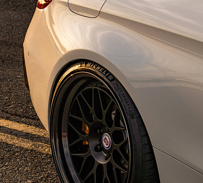 Фото дисков HRE 300 на Mercedes-Benz C-Class (W205)