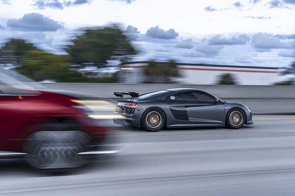 Фото дисков Strasse Wheels SV10 Track Сатиновая шампань на Audi R8 (4S)