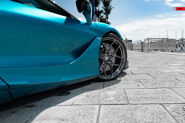 Фото дисков Anrky S1-X4 Глянцевый темный лак на McLaren 720S