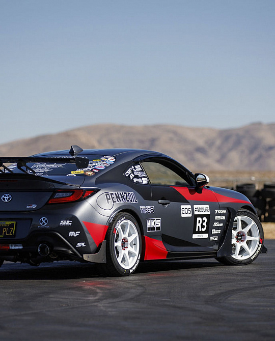 Фото дисков MR154 BATTLE Белый глянец на Toyota GR86