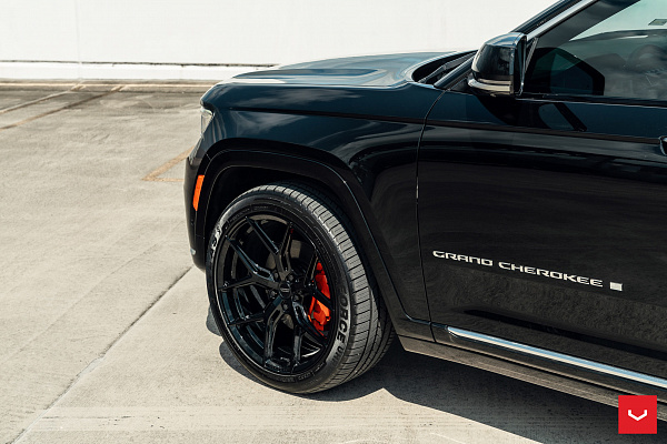 Фото дисков Vossen HF-5 Черный глянец на Jeep Grand Cherokee V