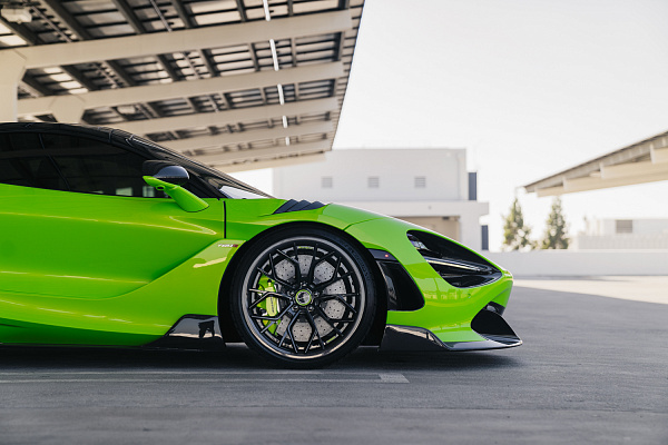 Фото дисков Brixton Forged PF10 Черный глянец на McLaren 720S