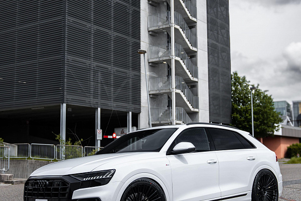 Фото дисков ST Wheels ST3 Черный глянец на Audi Q8