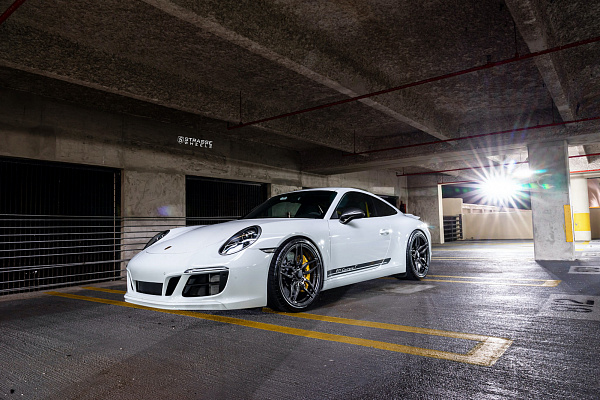 Фото дисков Strasse Wheels SV4 Deep Concave Monoblock Глянцевый графит на Porsche 911 VII