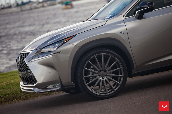 Фото дисков Vossen VFS-2 Глянцевый графит на Lexus NX I